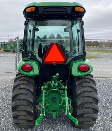 Image of John Deere 3046R equipment image 3