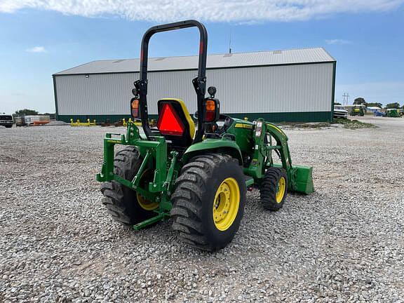 Image of John Deere 3046R equipment image 4