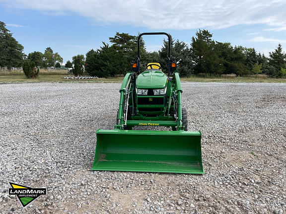 Image of John Deere 3046R equipment image 2