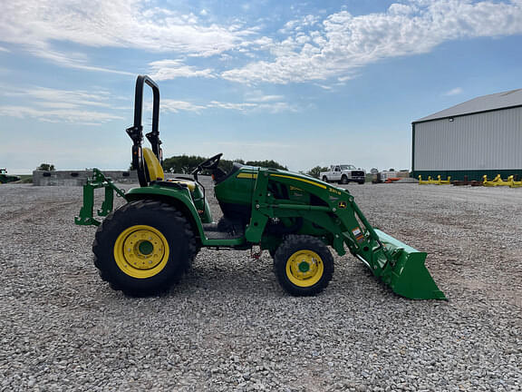 Image of John Deere 3046R equipment image 3