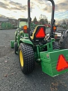 Image of John Deere 3046R equipment image 4