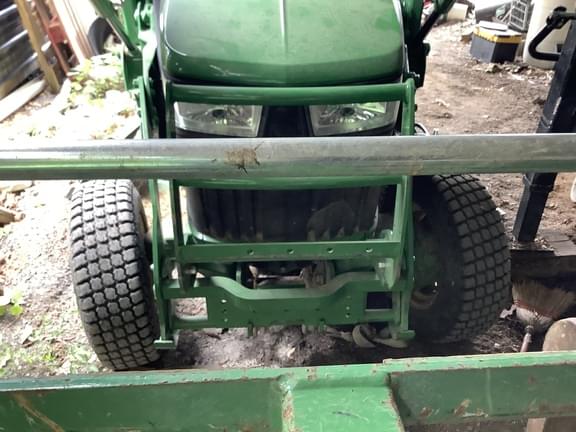 Image of John Deere 3046R equipment image 4