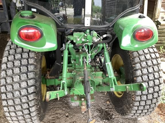 Image of John Deere 3046R equipment image 2