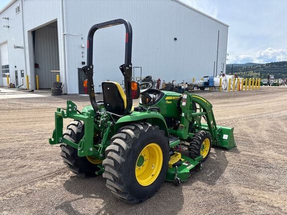 Image of John Deere 3046R equipment image 4