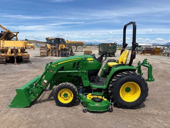 Image of John Deere 3046R equipment image 1