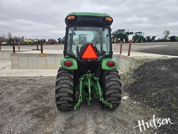 Image of John Deere 3046R equipment image 3