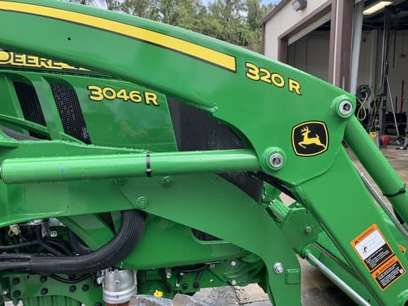 Image of John Deere 3046R equipment image 4
