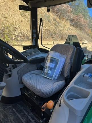 Image of John Deere 3046R equipment image 4