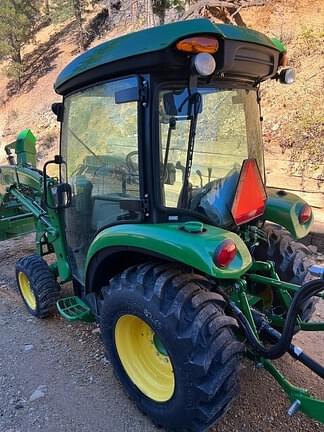 Image of John Deere 3046R equipment image 3