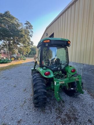 Image of John Deere 3046R equipment image 3