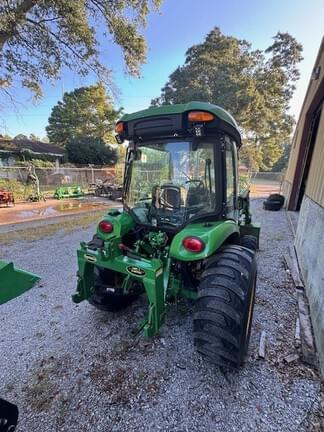 Image of John Deere 3046R equipment image 4