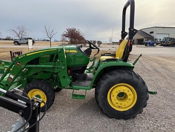 Image of John Deere 3046R equipment image 2