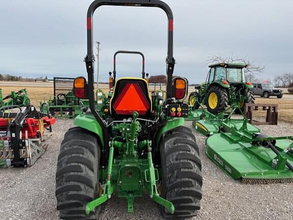 Image of John Deere 3046R equipment image 1