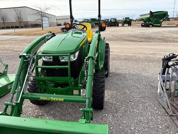 Image of John Deere 3046R equipment image 4