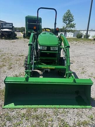 Image of John Deere 3046R equipment image 2