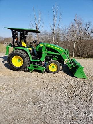 Image of John Deere 3046R equipment image 2