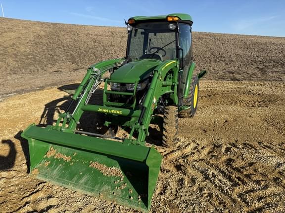 Image of John Deere 3046R equipment image 1