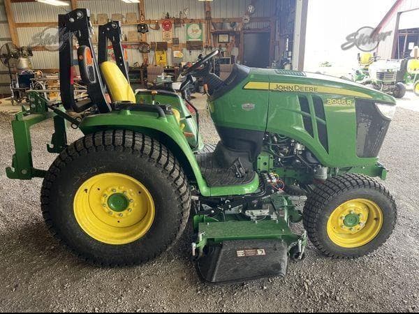 Image of John Deere 3046R equipment image 1