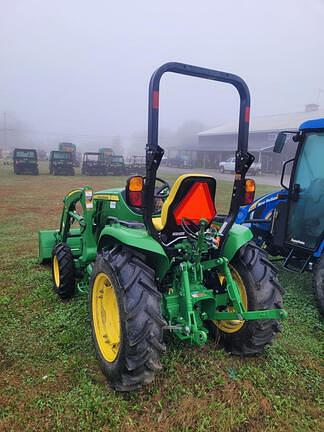 Image of John Deere 3046R equipment image 3