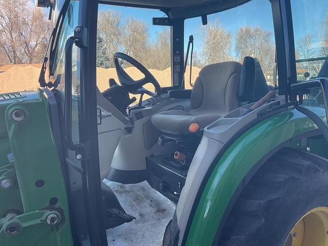 Image of John Deere 3046R equipment image 4