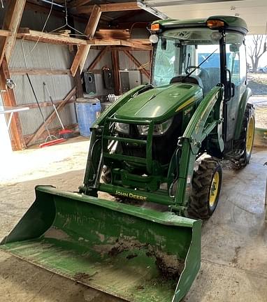 Image of John Deere 3046R equipment image 3