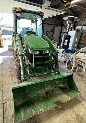 Image of John Deere 3046R equipment image 2