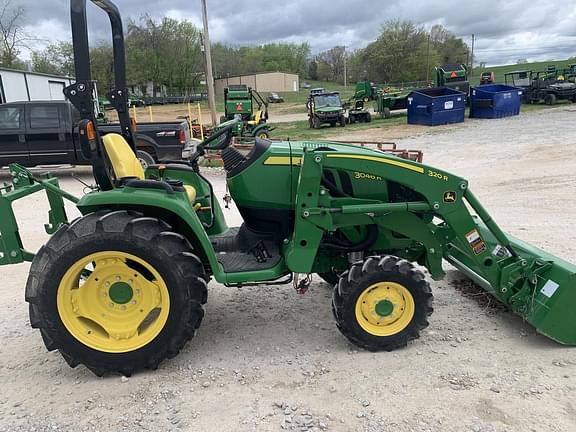 Image of John Deere 3046R equipment image 3