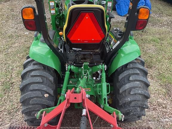 Image of John Deere 3046R equipment image 4