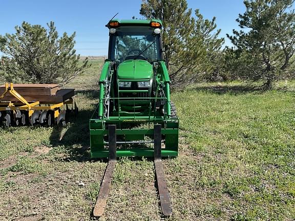Image of John Deere 3046R equipment image 1