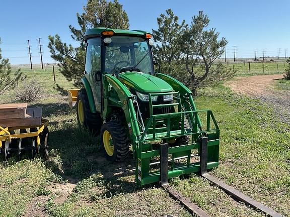 Image of John Deere 3046R equipment image 2