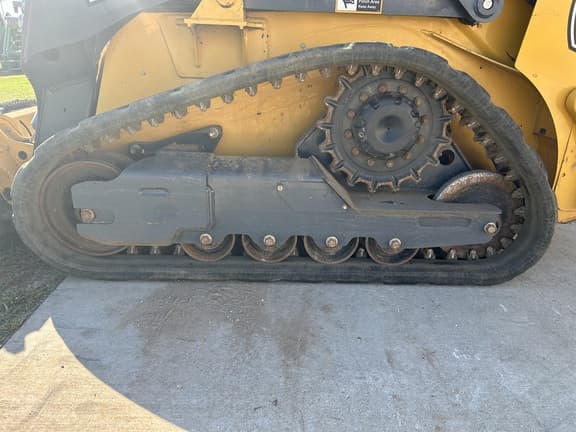 Image of John Deere 317G equipment image 4