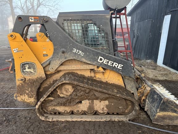 Image of John Deere 317G equipment image 2