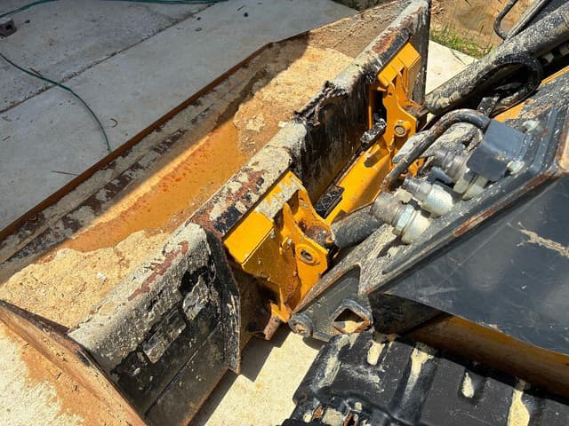 Image of John Deere 317G equipment image 3