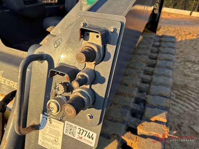 Image of John Deere 317G equipment image 4