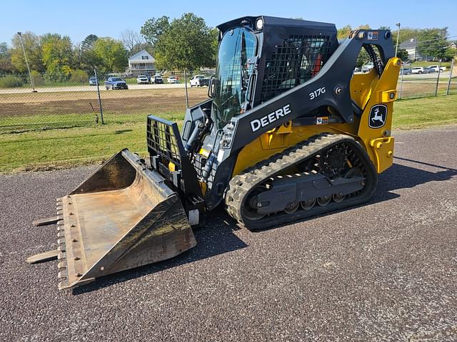 Image of John Deere 317G equipment image 4