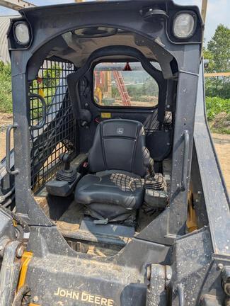 Image of John Deere 318G equipment image 4