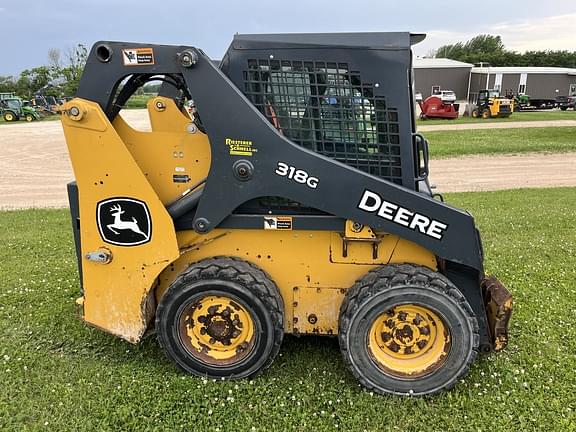 Image of John Deere 318G equipment image 4