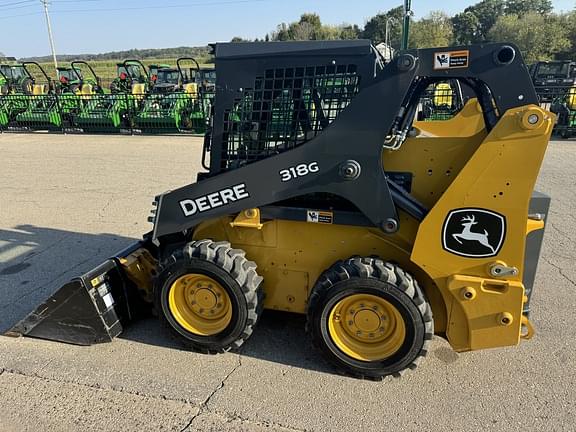 Image of John Deere 318G equipment image 4