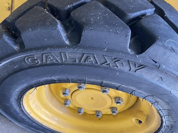 Image of John Deere 318G equipment image 3