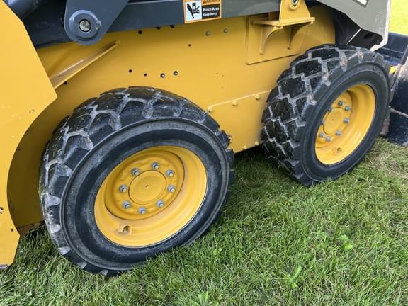 Image of John Deere 318G equipment image 2