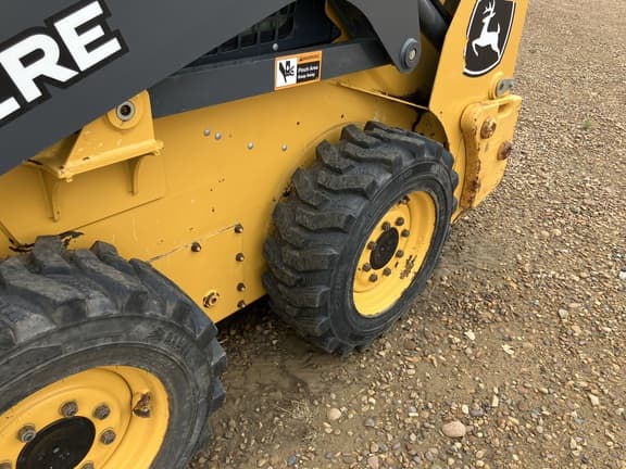 Image of John Deere 318G equipment image 4