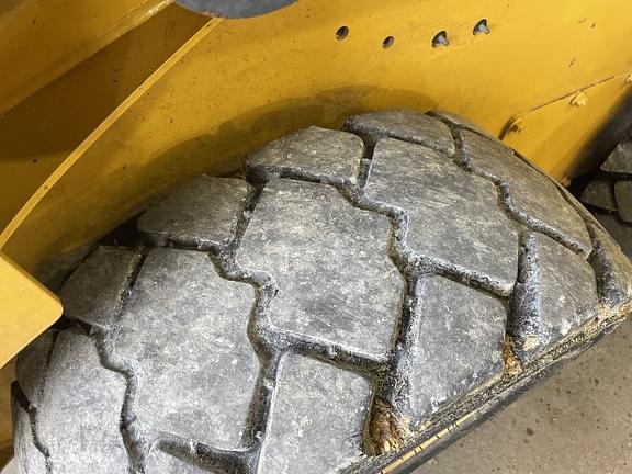 Image of John Deere 318G equipment image 3