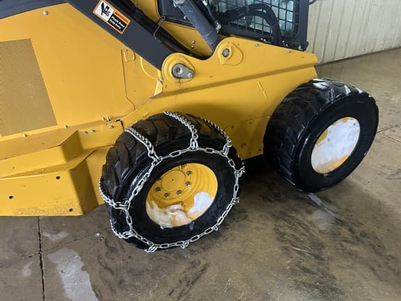 Image of John Deere 320G equipment image 2