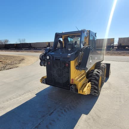 Image of John Deere 324G equipment image 3
