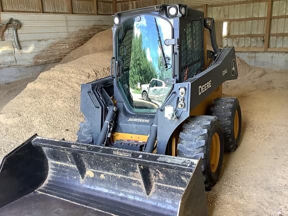 Image of John Deere 324G equipment image 2