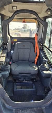 Image of John Deere 324G equipment image 3