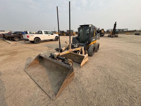 2022 John Deere 324G Equipment Image0