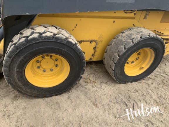 Image of John Deere 324G equipment image 4