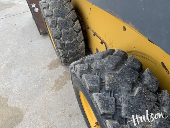 Image of John Deere 324G equipment image 4