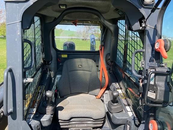 Image of John Deere 324G equipment image 4